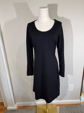 Duluth Trading Co Black Long-Sleeve Scoop Neck Dress